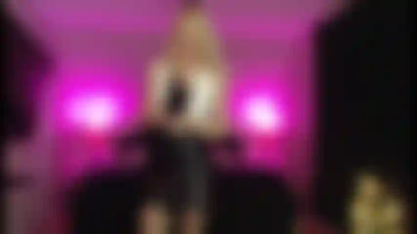 Vestindo couro na prisão.