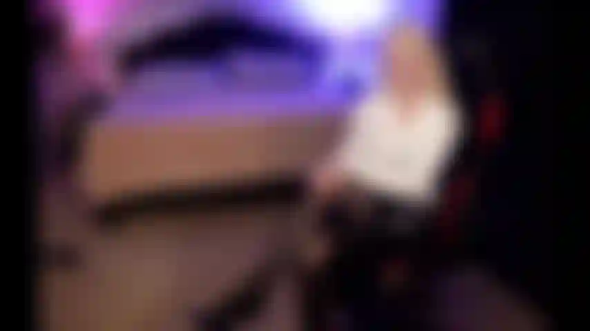 O fembot funciona mal, goza, desliga, quebra a programação.