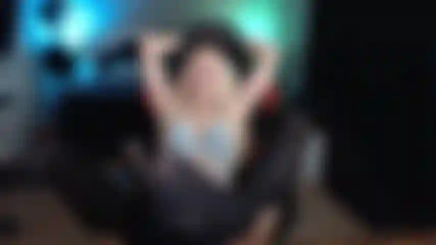 Pussyfuck usando meias opacas.