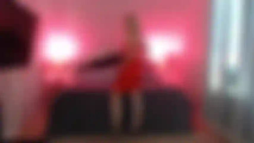 Alexa experimenta dois vestidos sensuais, dá um bj e se masturba até o orgasmo!