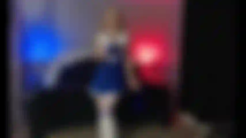 Meia-irmã vadia líder de torcida teve gangbang com time de futebol e agora quer te foder.