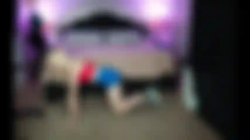 Garota da academia te fode usando vans.