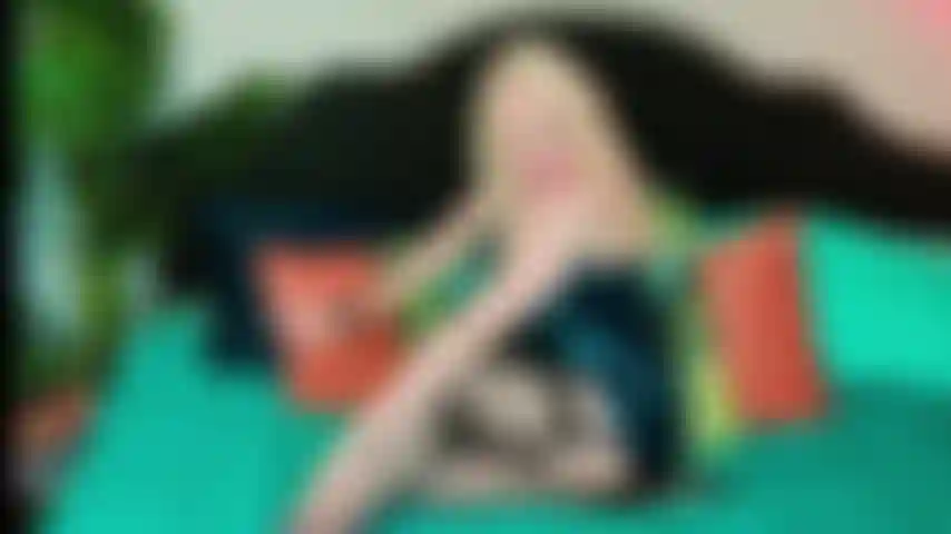 O galo negro é dono da minha buceta branca.