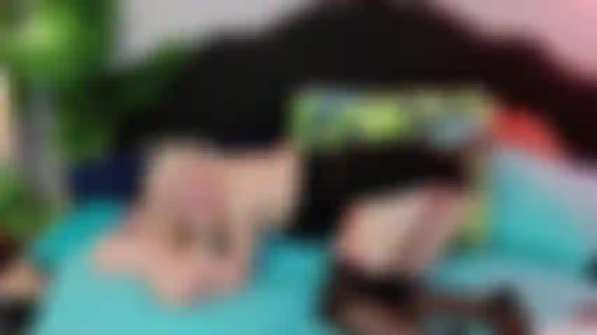 Pussyplay com closes na cama.