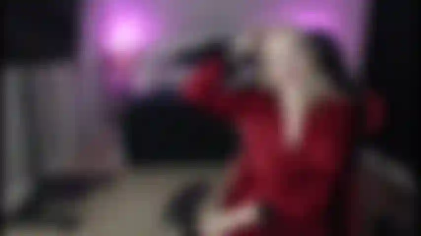 Fique em casa comigo! Tenho lingerie sexy para te tentar.