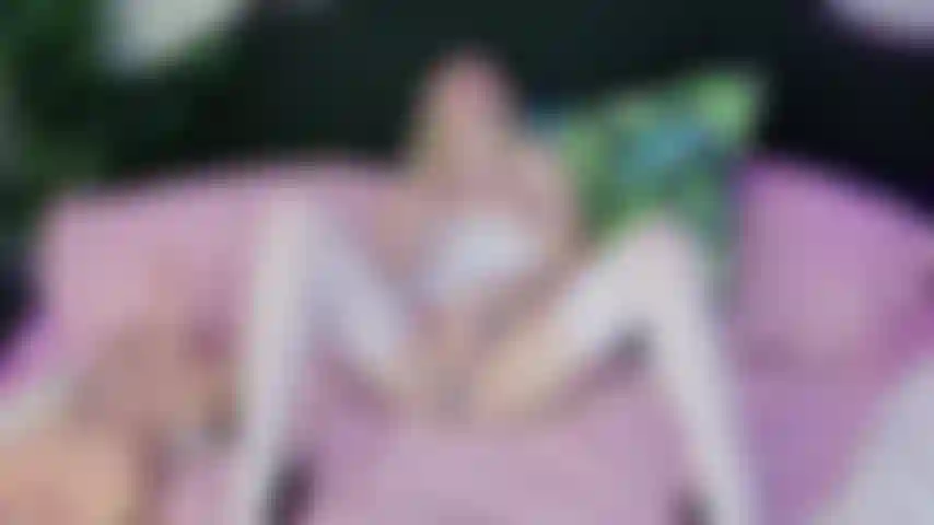 Faço boquete, cavalgo com brinquedo no tronco, cavalgo reverso e gozo!