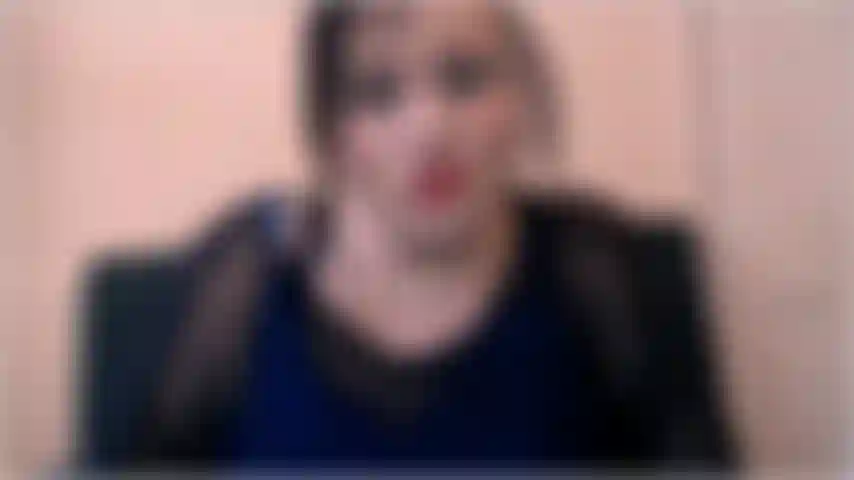 Você continua falando mal! Acho que meu marido e seus amigos vão ter que te dar uma lição....