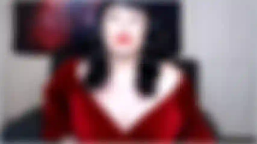 A senhorita deviant decidiu dar a você o presente de bolas azuis neste natal enquanto ela te provoca com seus peitos enormes de 40 dd e algumas instruções cruéis de masturbação! Prepare-se para um natal muito desconfortável!