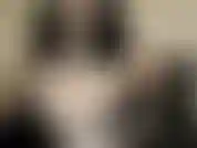 Meus enormes bangers - perfeitos para você se masturbar. Mas não é apenas com meus enormes bangers que vou te provocar. Estou usando luvas de látex pretas e brilhantes enquanto te provoco em um frenesi erótico.