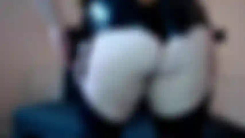 Meu bumbum grande, redondo e cor de pêssego. Isso te deixa louco. No momento em que você bate os olhos nele, você fica instantaneamente duro. Você faria qualquer coisa apenas para estender a mão e tocá-la. Ele sempre vai te dominar!