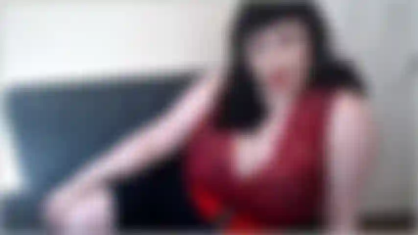 Estamos com um pouco de fome? Bem, vou permitir que você coma um lindo lanche. Algo confuso. Muito bagunceira. Este é um lanche especial que é erótico e humilhante ao mesmo tempo.