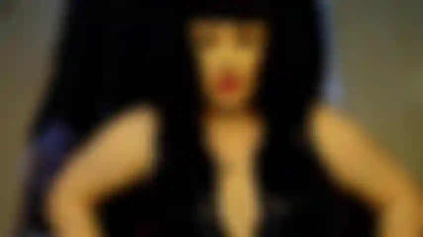 Possuída por miss deviant.