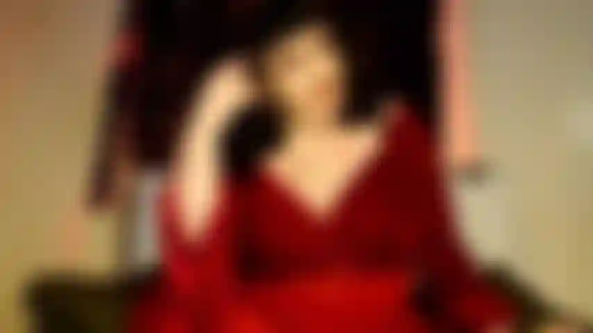 Segurando seu desbloqueio como resgate.