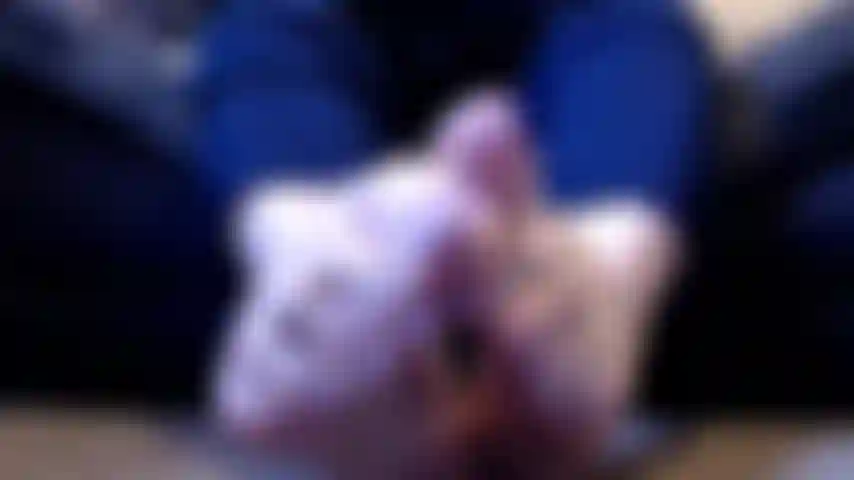 Jogo silencioso descalço.