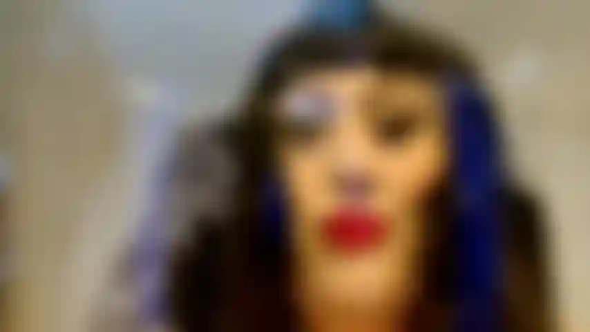 Capturada e devorada por uma gigante maligna.