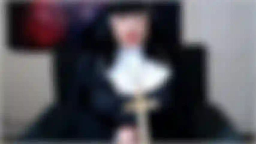 A senhorita desviante pode parecer piedosa, mas agora ela é o disfarce do diabo. Você vai pecar por ela. Não. Não só pecado. Seja extremamente blasfema. É isso que custa o seu orgasmo.