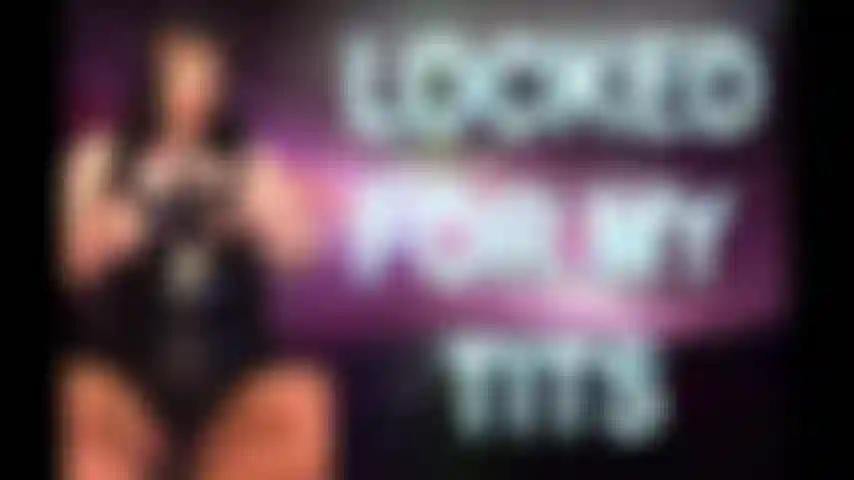 Trancada pelos meus seios.