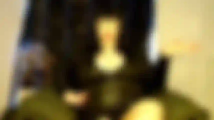 Muito pequena para foder minha bunda.