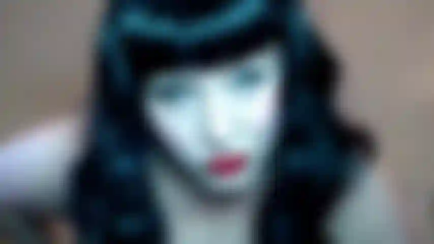 Esqueça de enfiar o pau em qualquer buraco. Isso é bom demais para você. Não, você precisa aprender o que você é. E o que você é é um coldre de pau.