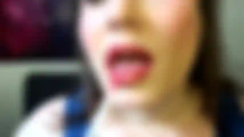 Acaricie apenas meus lábios.