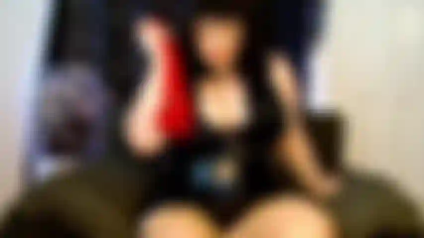 Idiota e cheira minha calcinha.