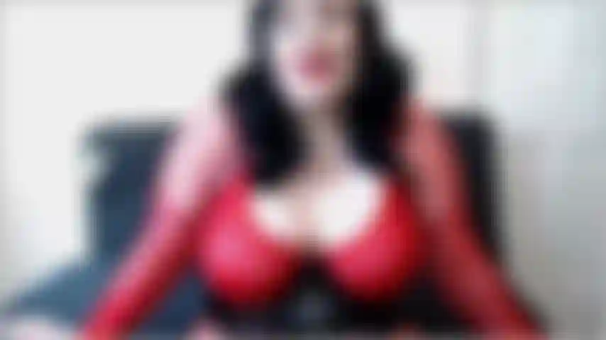 Essa nozzinha entre suas pernas te torna inútil. Inútil para todas as mulheres. Não é nada além de um pequeno clitóris enrugado e nenhuma mulher iria querer isso perto de sua boceta.