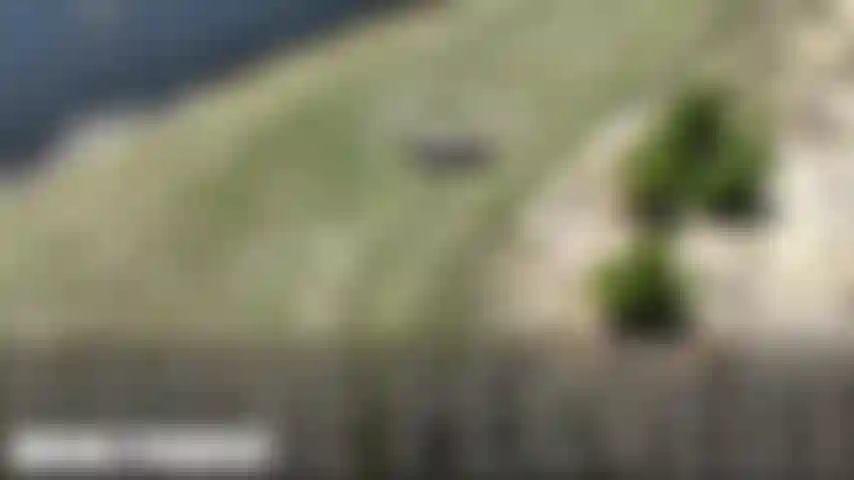Drone pervertido - é tipo um dois em um aqui! Eu estava deitada perto do lago e ouvi um drone circulando. Fiz o que qualquer pessoa faria e dei um pequeno show de provocação que gravei com meu celular. Também consegui colocar as mãos naquelas imagens do drone, então não só você tem o vídeo do celular de mim te provocando, como também pode ver o ponto de vista do drone!