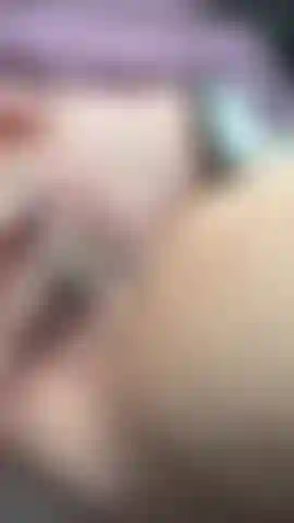 Tocando uma buceta molhada no carro.