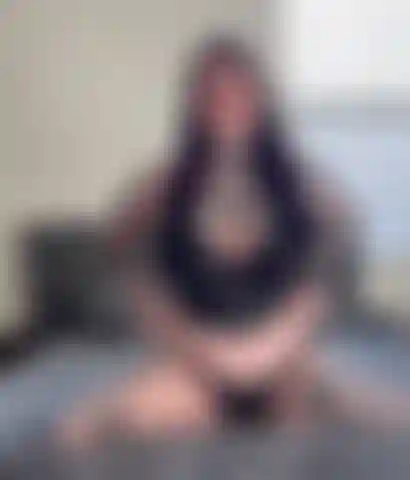 Uma gótica gostosa e safada que dá prazer.