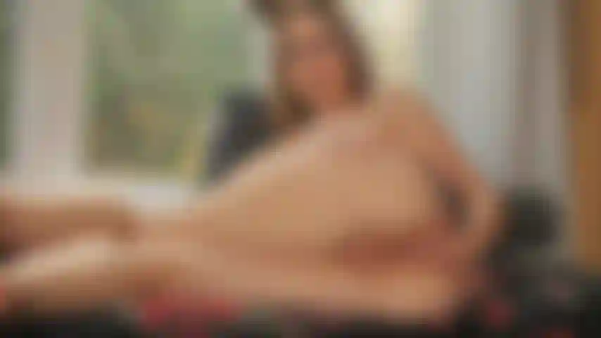 Orgasmo com plug anal de cauda de esquilo.