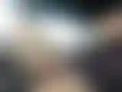 Enquanto fazia compras, de repente fiquei com tanto tesão que tive que encostar meu carro e gozar. Veja-me brincar comigo mesma no meu carro em um estacionamento e espero não ser pega!