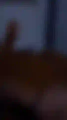 Deleito meu corpo com sabores escuros e amargos.