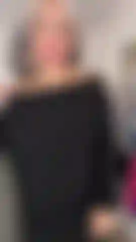 Voltei da faculdade e fui seduzida por uma amiga puma e madura.