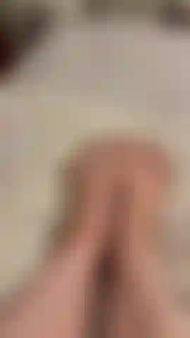 Mostrando meus dedinhos dos pés antes de uma sessão de cuidados pessoais.