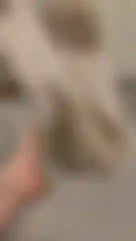 Tirando minhas meias depois de um longo dia.