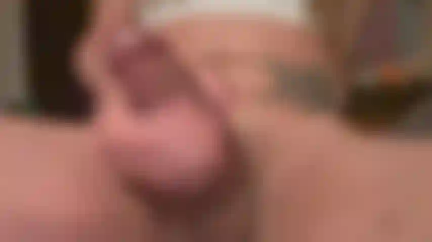 Ejaculação em close-up extremo.