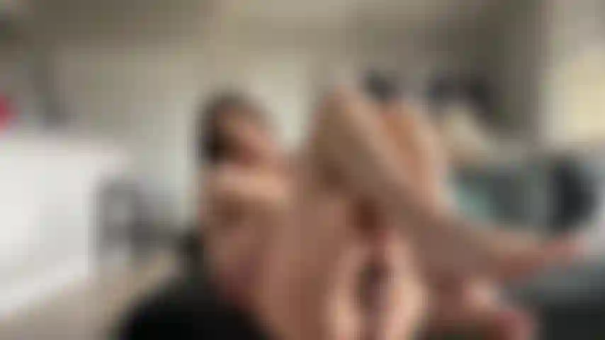 Pés sujos e adoração de galo.