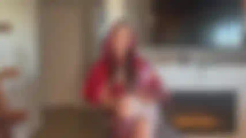 [ Dramatização] chapeuzinho vermelho domina o lobo mau.