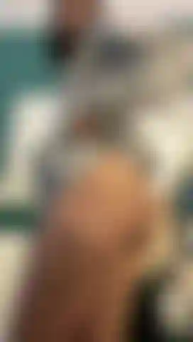 Veja como minha bunda grande e saltitante se move enquanto imagino sua mão no seu pau, gozando a cada movimento lento que faço para você.