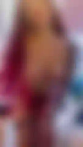 Esfregando o vibrador na minha boceta rosa.