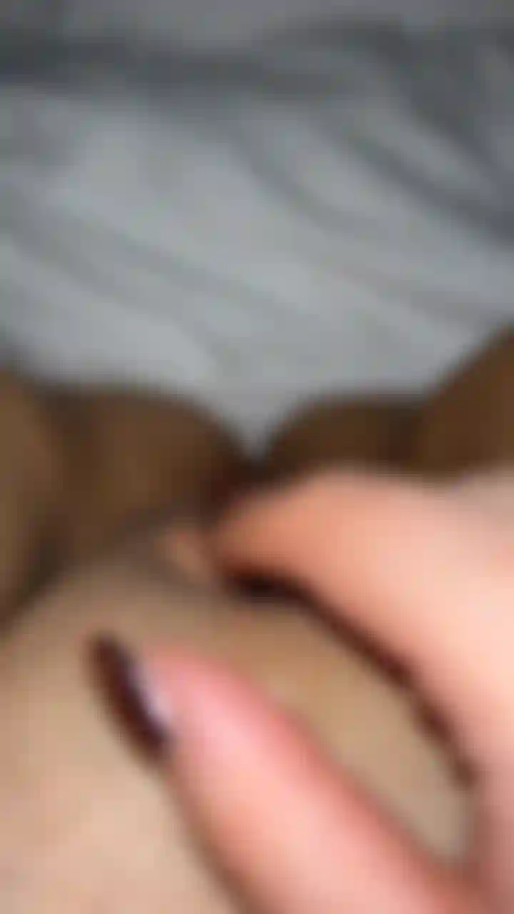 Esfregando meu clitóris <3.