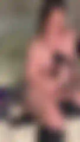 Treino anal solo. Dedilhado e múltiplos plugs de diferentes tamanhos para me esticar. Múltiplas posições e fotos bem de perto. Quente, pegajosa e escorregadia.