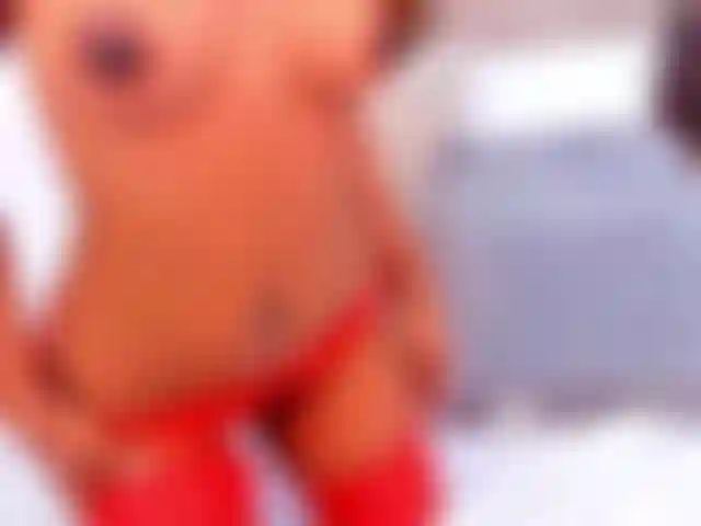 Você gostaria de colocar seu pau quando eu abrir minha buceta?