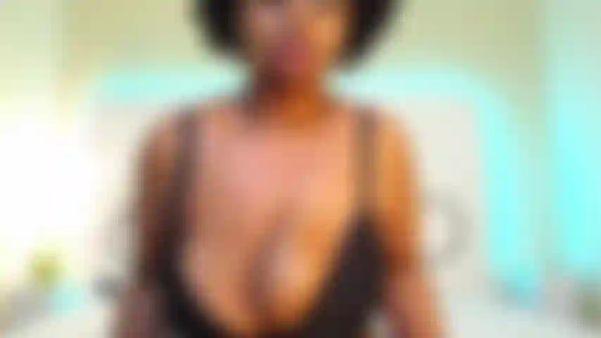 Tenho peitos e chupo pau.