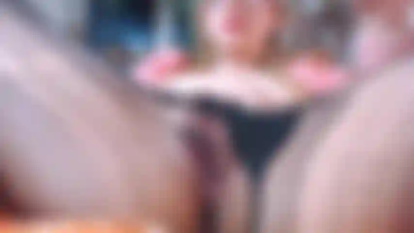 Squirt em meia-calça preta.