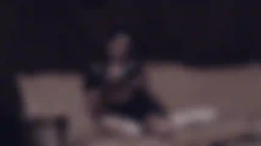 Quarta aams sozinha em casa.