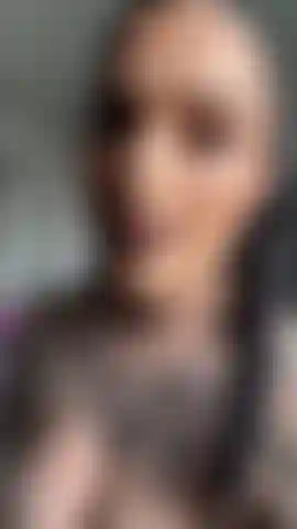 Varinha na minha boceta molhada.