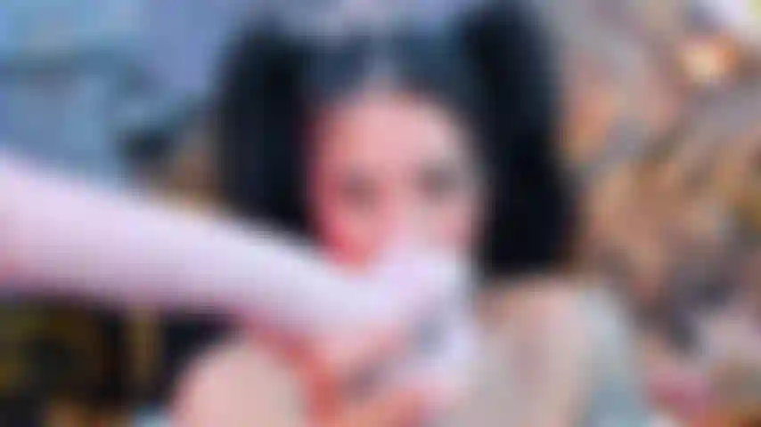 Não acho que você tenha força de vontade para resistir a essa mamada enorme, molhada e cheia de saliva que tenho aqui para você, vem cá e me veja aproveitar toda a sua rola e foder minha garganta bem fundo.