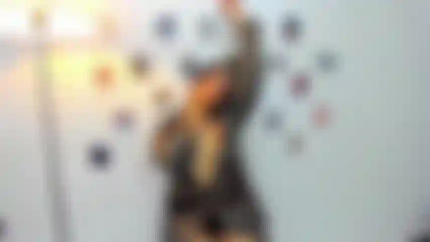 Brinco com tetas com prazer nos mamilos, uso todos os meus brinquedos para você( . )( . ).