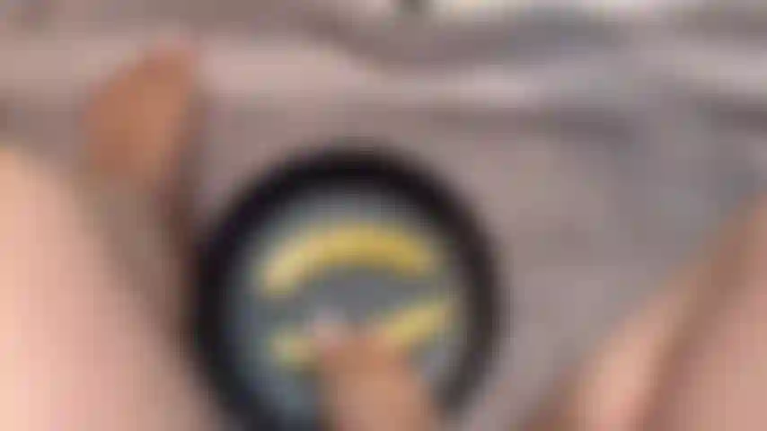 Gozando nos meus pés depois de esmagar bananas com eles!